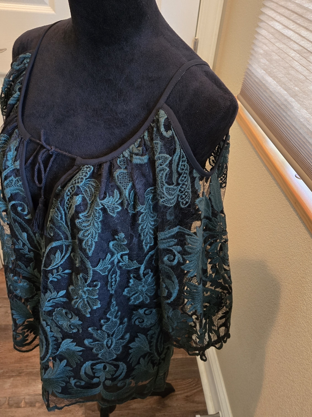 Karen Kane Green & Black Lace Cold Shoulder NWOT